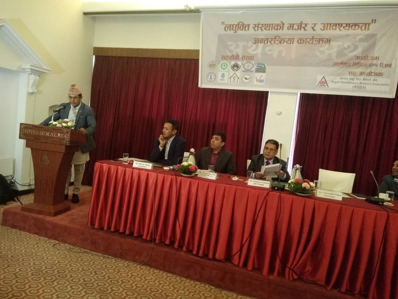 गभर्नरले सोधे— आठ अर्बका बैङ्कको सेयर मूल्य २००, करोडको लघुवित्तको ४ हजार कसरी ?