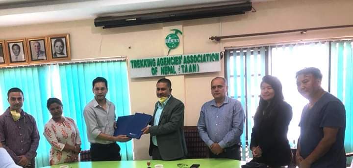 ट्रेकिङ गाईडलाई माछापुच्छ्रे बैंकले क्रेडिट कार्डको सुविधा दिने