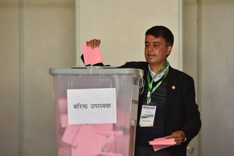 वरिष्ठ उपाध्यक्षका उम्मेद्वार चन्द्र ढकालले मतदान गरे 