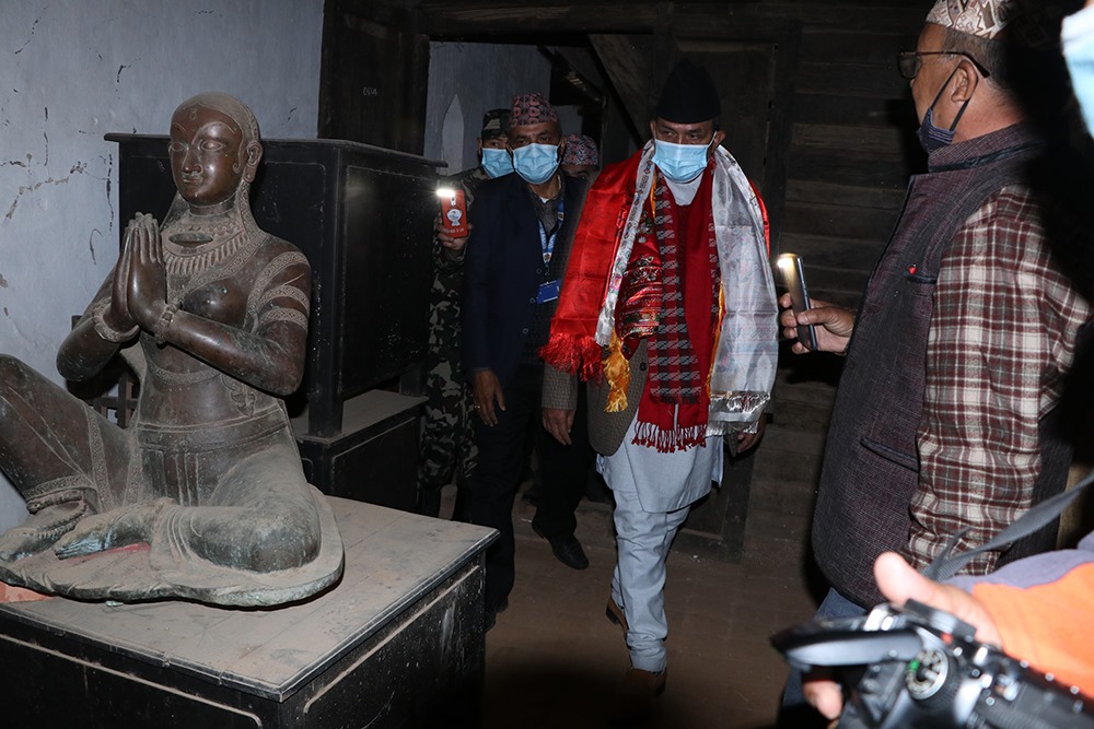 नुवाकोट दरबार सङ्ग्रहालयको निरीक्षण गर्दै पर्यटनमन्त्री भानुभक्त ढकाल(फोटो फिचर)