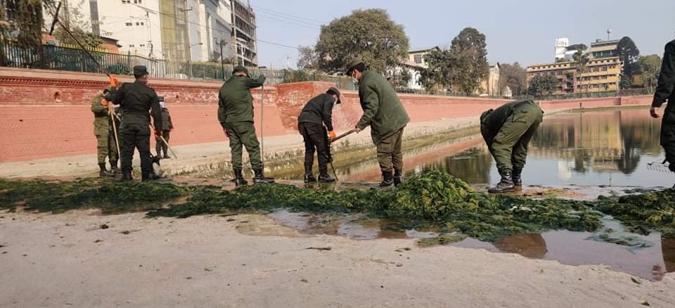 रानीपोखरीको लेउ हटाउन नगर प्रहरी परिचालन