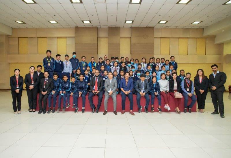 प्रभु बैंकद्धारा सिन्धुपाल्चोकका ५० विद्यार्थीलाई शैक्षिक सामग्री वितरण