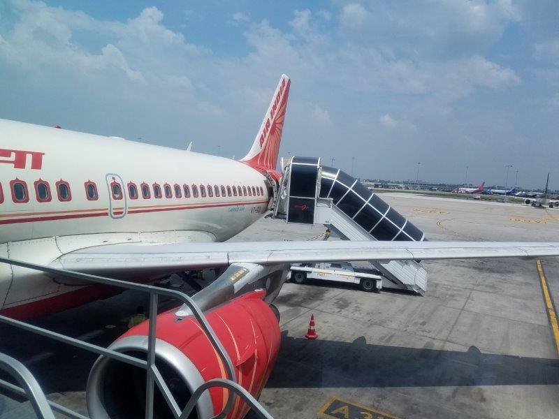  एयर इन्डियाको विमान १० लाख डोज काेराेना खोप लिएर काठमाडौं आइपुग्यो