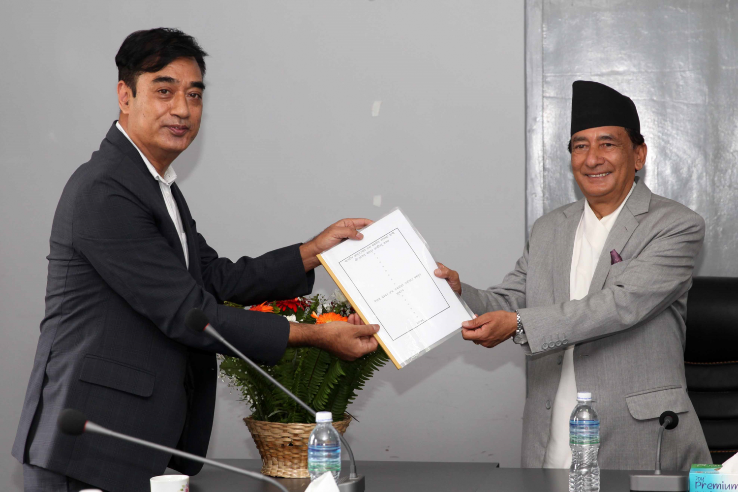 संसदीय व्यवस्थामन्त्रीसँग कुल आयातको १० प्रतिशत खोप निजी क्षेत्रलाई उपलब्ध गराउन चेम्बरको माग 