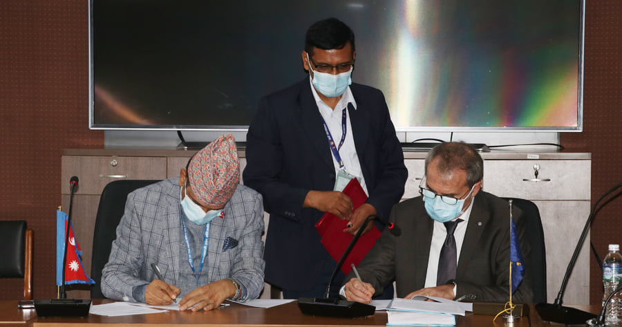 नेपाल सरकार र एडीबीबीच १९ अर्ब ५८ करोड रुपैयाँ बराबरको ऋण सम्झौता