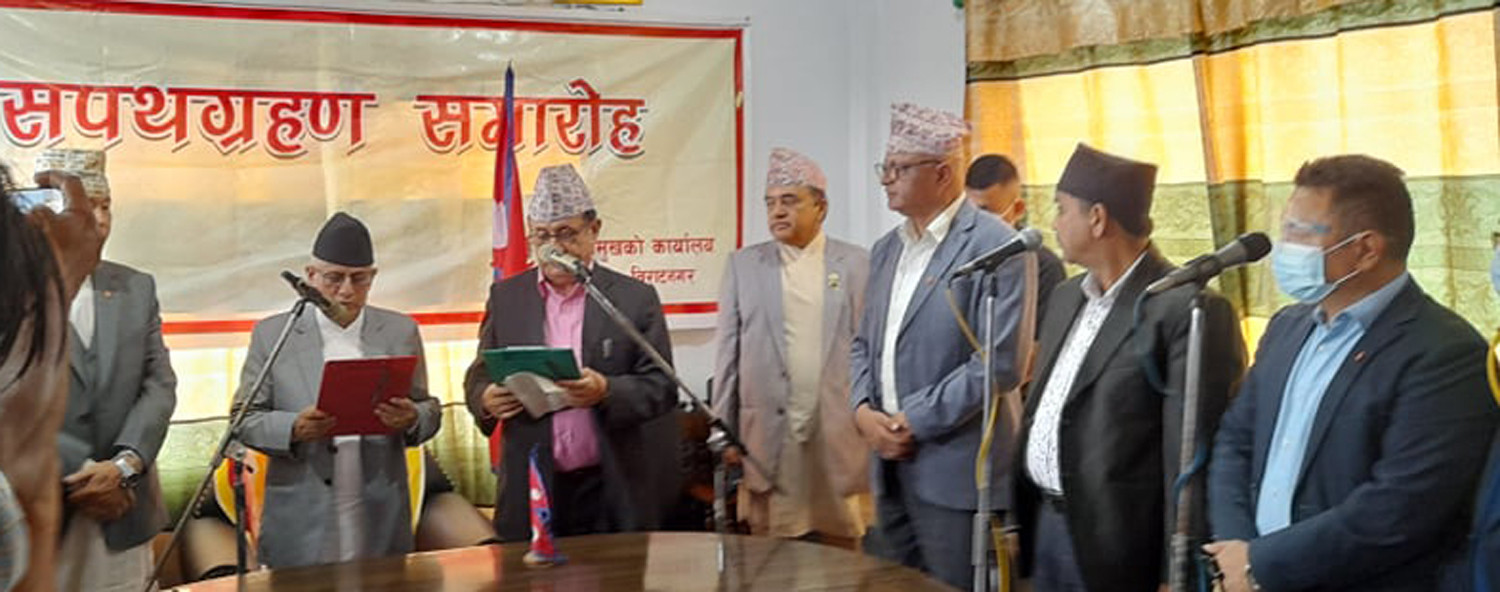 भीम आचार्यले लिए प्रदेश १ को मुख्य मन्त्रीको शपथ
