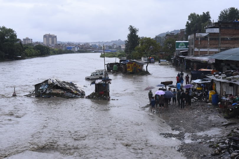 उपत्यकाका विभिन्न स्थानमा डुबान (फाेटाेफिचर)