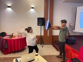 कुमारी बैंकद्वारा वार्षिकोत्सवको अवसरमा महिलालाई आत्मरक्षासम्बन्धी प्रशिक्षण दिँदै 