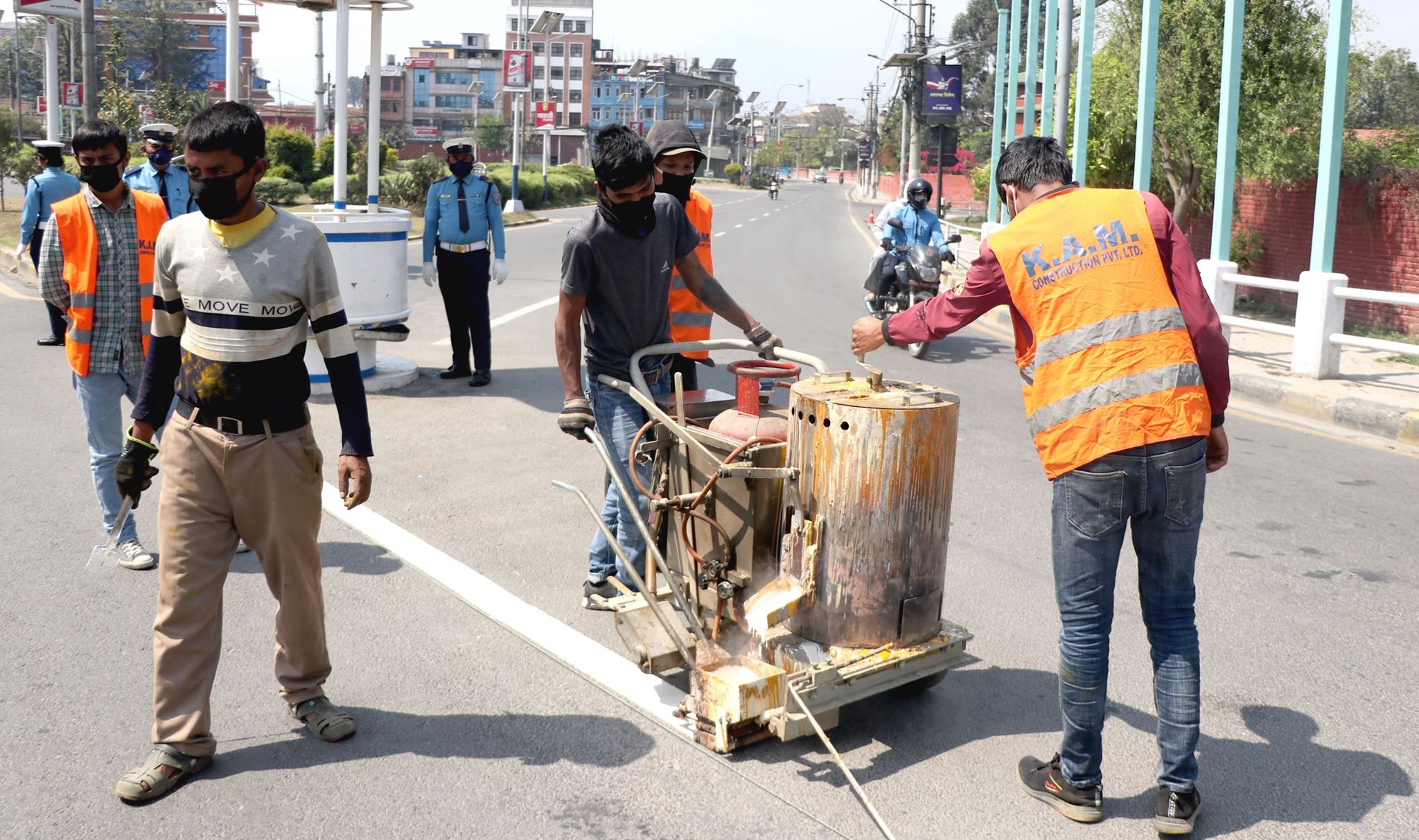 लकडाउनमा फेरिँदै काठमाडौंका सडक, ४५ किमी मार्किङ र दुई सडक स्तरोन्नतिको तयारीमा