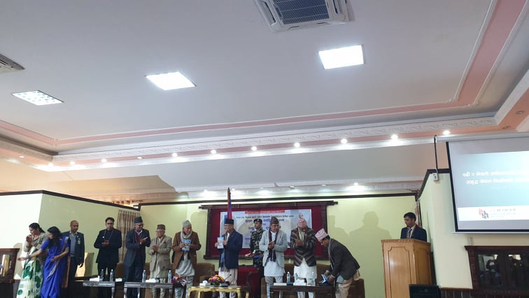 प्रधानमन्त्री ओलीले डेपुटी गभर्नर चिन्तामणिलाई भने ‘चिन्तामुक्त’ हुनुस्’