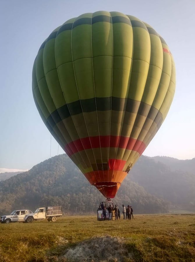 पोखराको आकाशमा 'हट एयर बेलुन' 