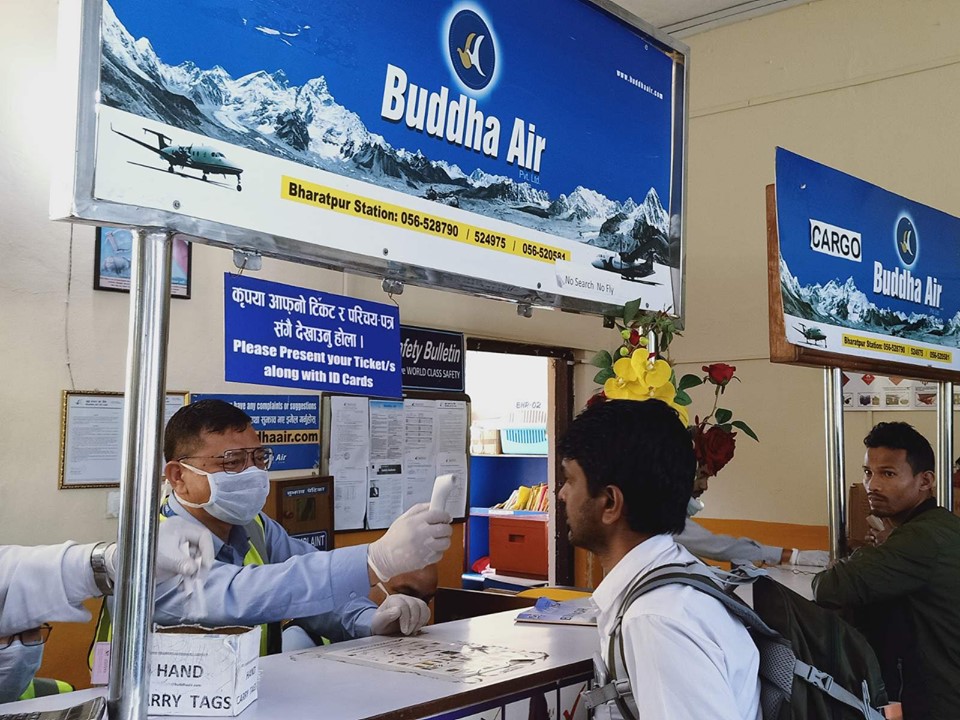 बुध्द एयरमा यात्रुलाई तापक्रम मापन