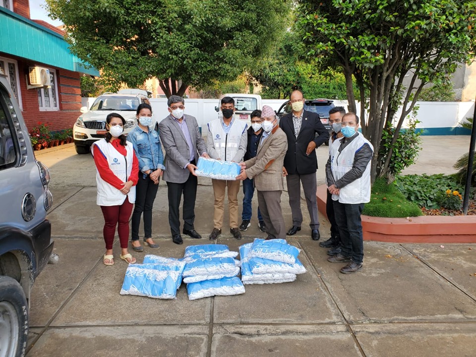 मल्होत्राले दिए नेपाल चिकित्सक संघलाई पाँच हजार मास्क  