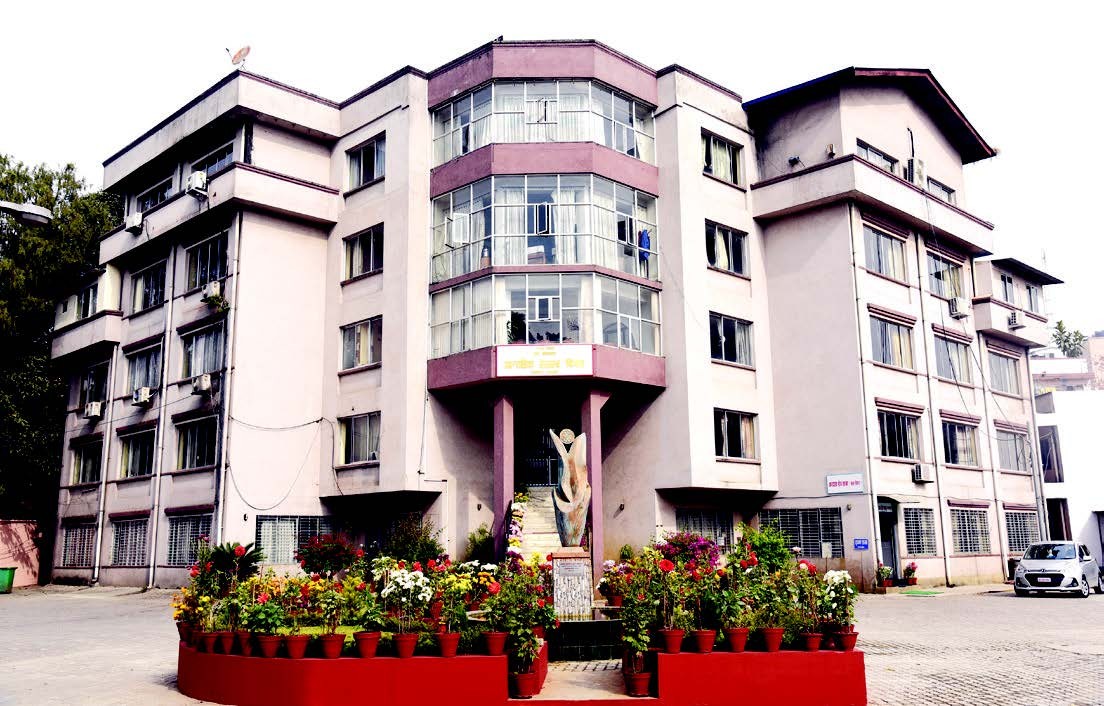 राज्य नै संकटमा पर्न थालेपछि व्यवसायीले स्वस्फूर्त रुपमा तिर्न थाले कर