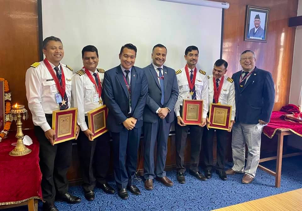 नेपाल वायुसेवा निगम ६३ औं वर्षमा, दीर्घसेवा पदकबाट चार पाइलट सम्मानित