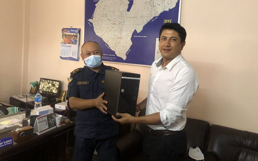 हिमालयन बैंकद्वारा तीनकुनेस्थित महानगरीय प्रहरी वृत्तलाई सहयोग