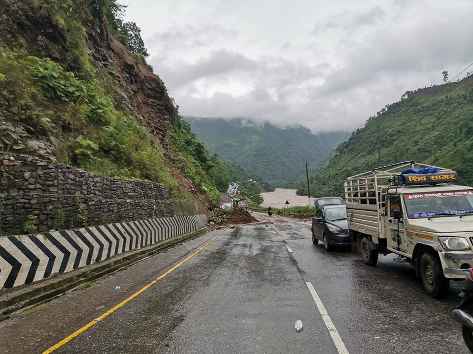 अवरुद्ध पृथ्वीराजमार्ग एकतर्फी सञ्चालन