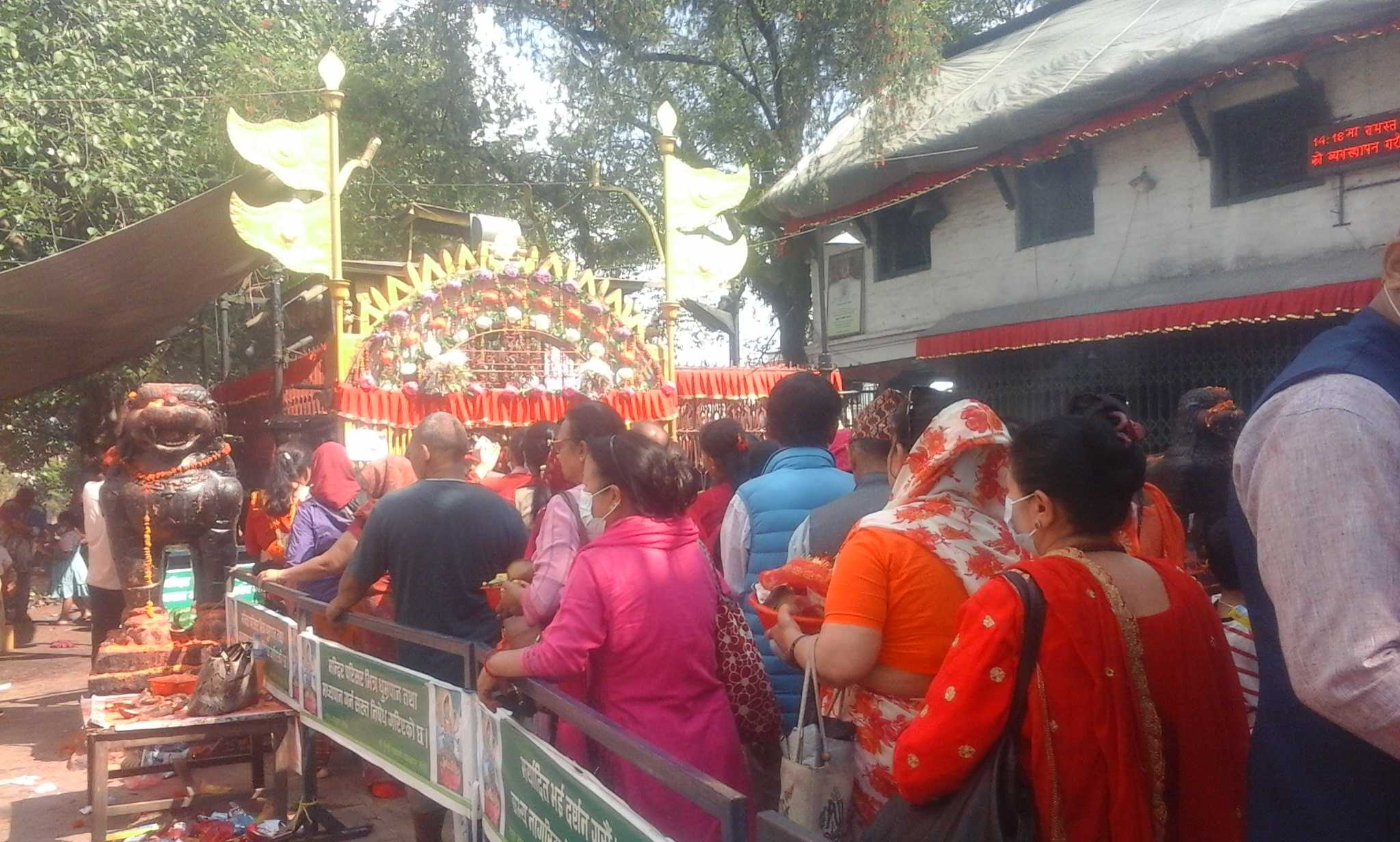 दुर्गा पक्षको सातौं दिन देशभरका शक्तिपीठमा भक्तजनको लाम