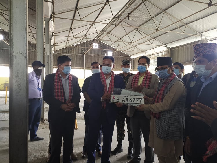 सरकारले सुरु गर्यो सवारीमा इम्बोस्ड नम्बर प्लेट जडान, सवै प्रदेशमा पुर्याइने
