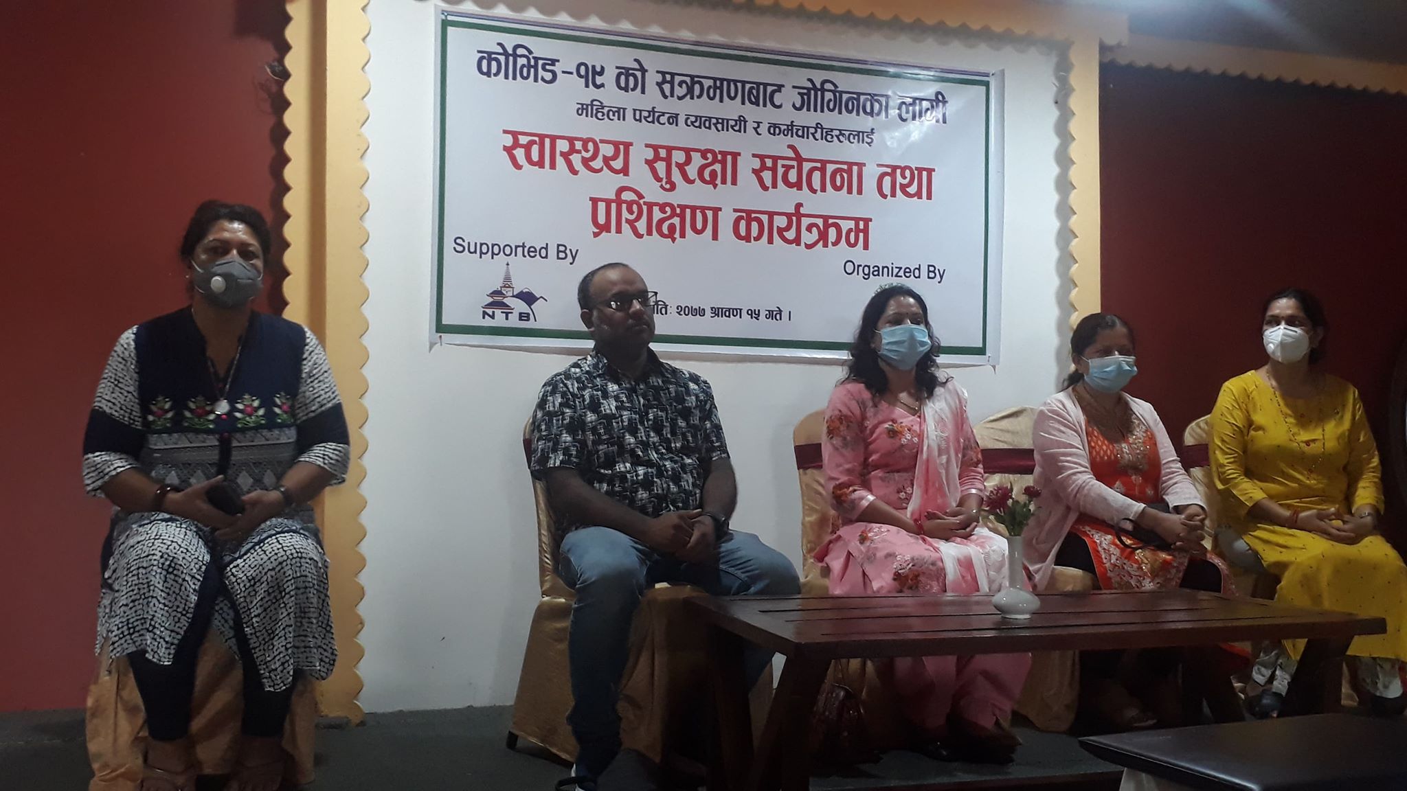 पोखरामा दिइयो पर्यटन व्यवसायी महिलालाई स्वास्थ्य प्रोटोकल सम्बन्धी प्रशिक्षण 