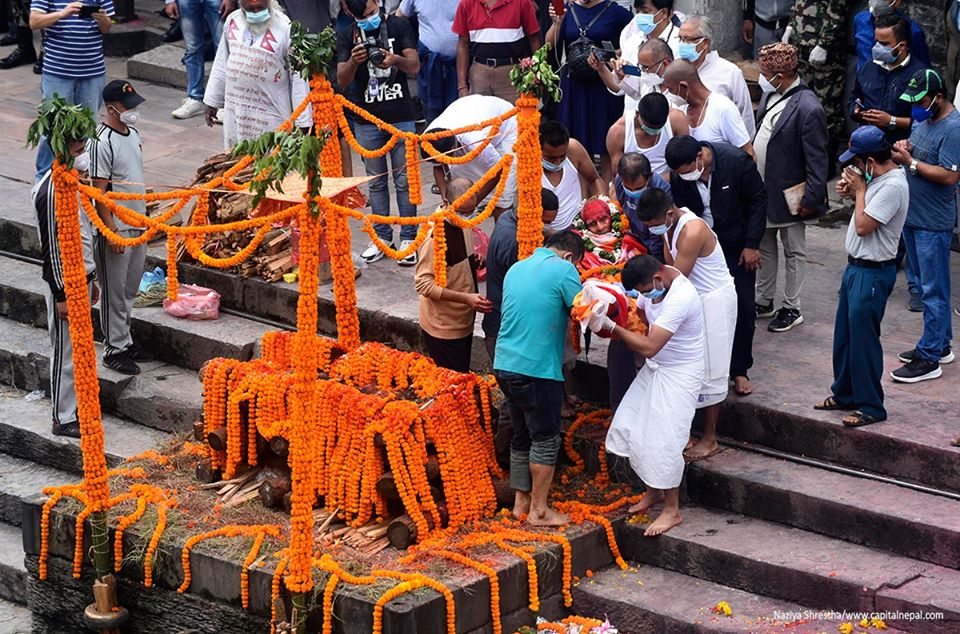 राष्ट्रकवि माधवप्रसाद घिमिरेको राष्ट्रिय सम्मानका साथ अन्त्येष्टि(फाेटाे फिचर) 