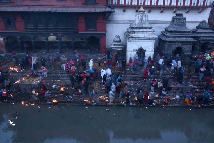 दिवङ्गत पितृका नाममा पशुपतिमा छरियो शतबीज(फोटो फिचर)