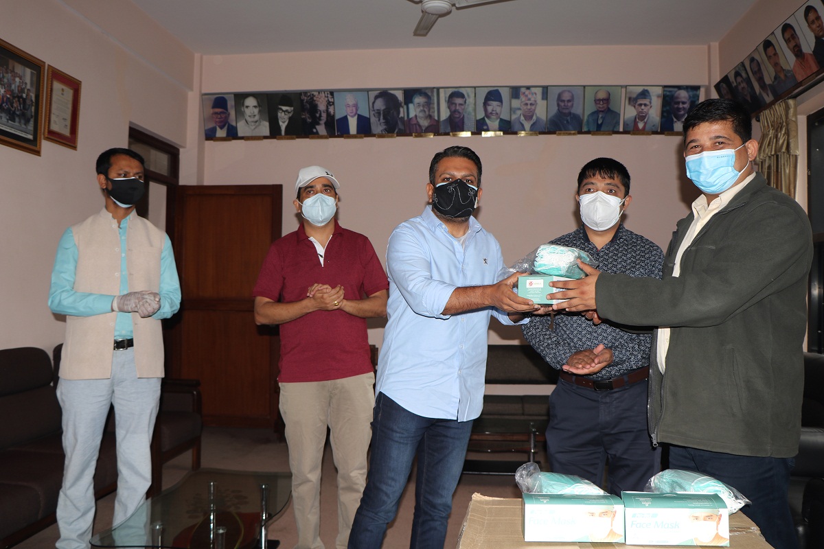 निम्बसद्वारा पत्रकार महासंघलाई १० हजार थान मास्क उपलब्ध