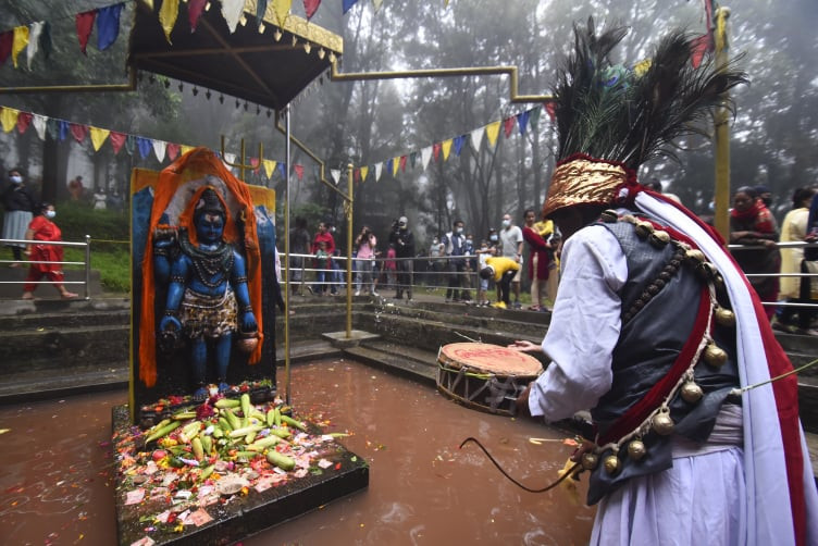 तामाङ समुदायको ‘गोने ङ्याह’ पर्व मनाउँदै गरेका झाँक्री तथा भक्तजन (फोटो फिचर)