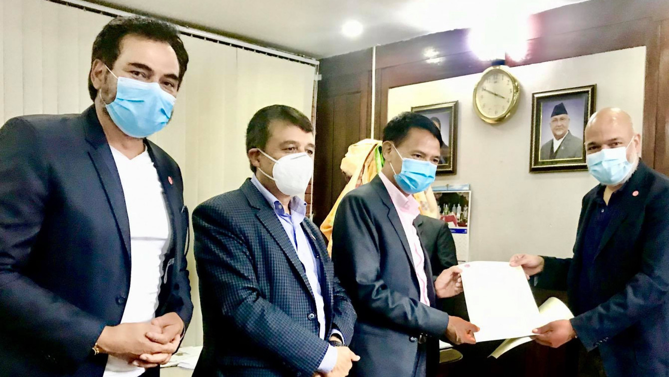 स्वास्थ्यमन्त्रीलाई चलचित्र निर्माता संघले भन्यो , ५ हजार खोप हामीलाई चाहियो