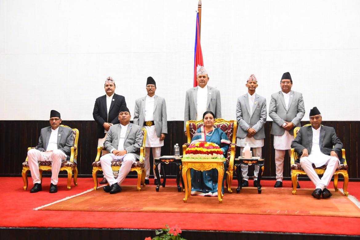 राष्ट्रपति कार्यालयमा नवनियुक्त मन्त्रीहरूले लिए शपथ