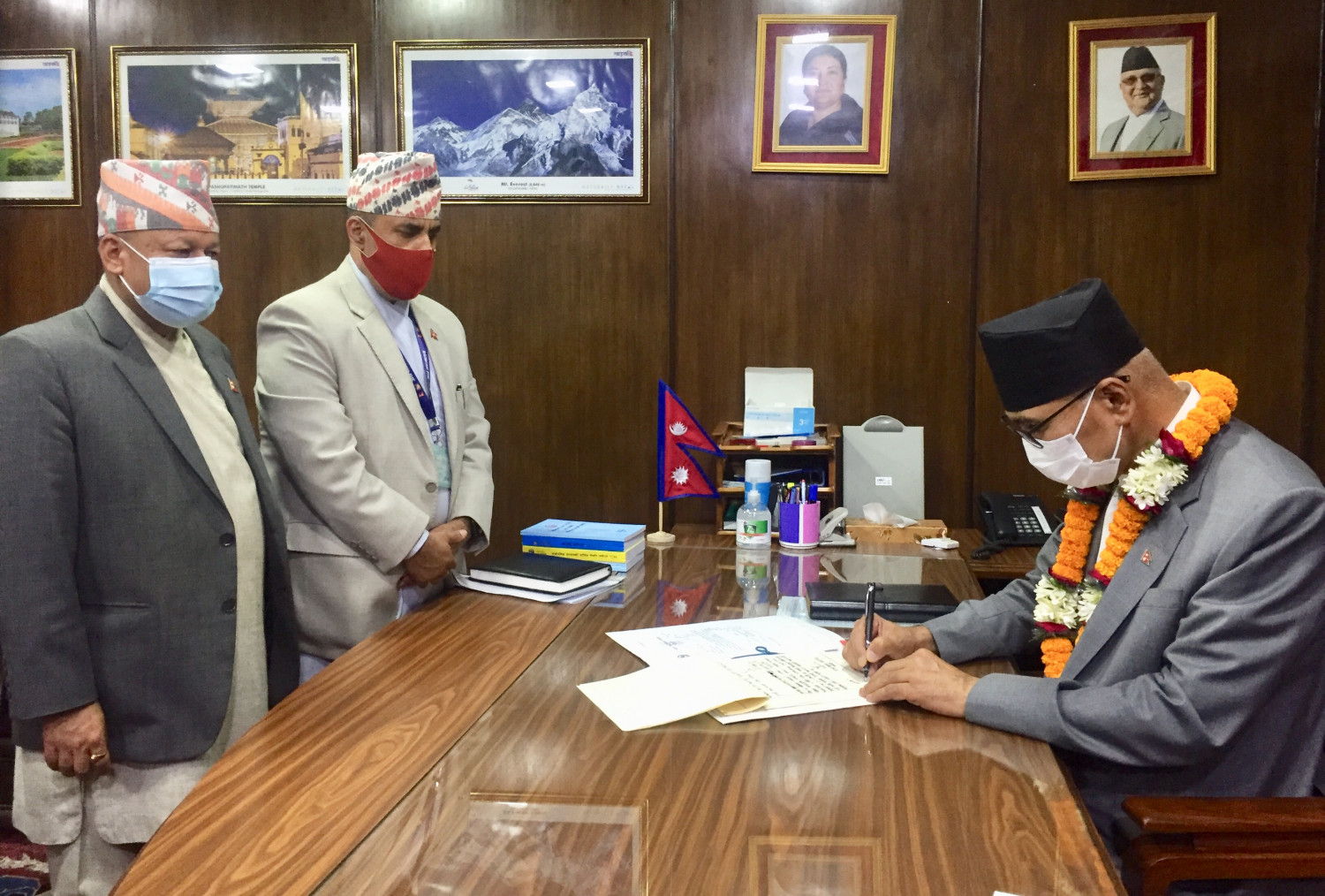 उपप्रधान तथा अर्थमन्त्री पौडेलले गरे पदबहाली, आमनागरिकलाई कोभिड विरुद्धको खोप सुनिश्चित गर्ने 