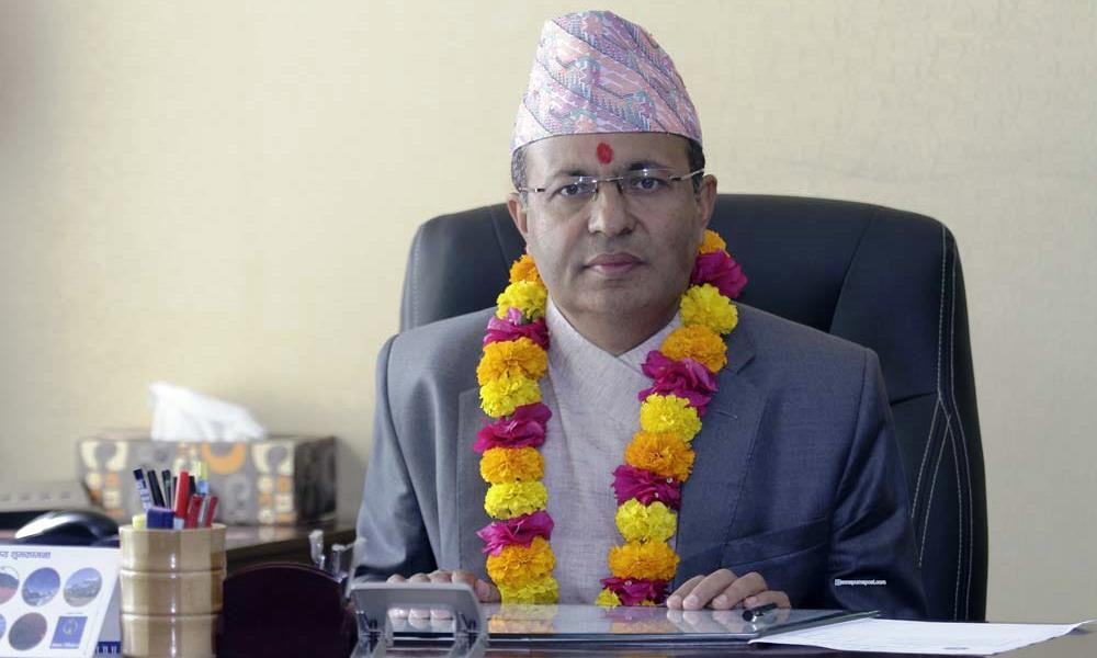 बेलायती महारानीसमक्ष राजदूत लोकदर्शन रेग्मीले पेश गरे ओहोदाको प्रमाणपत्र