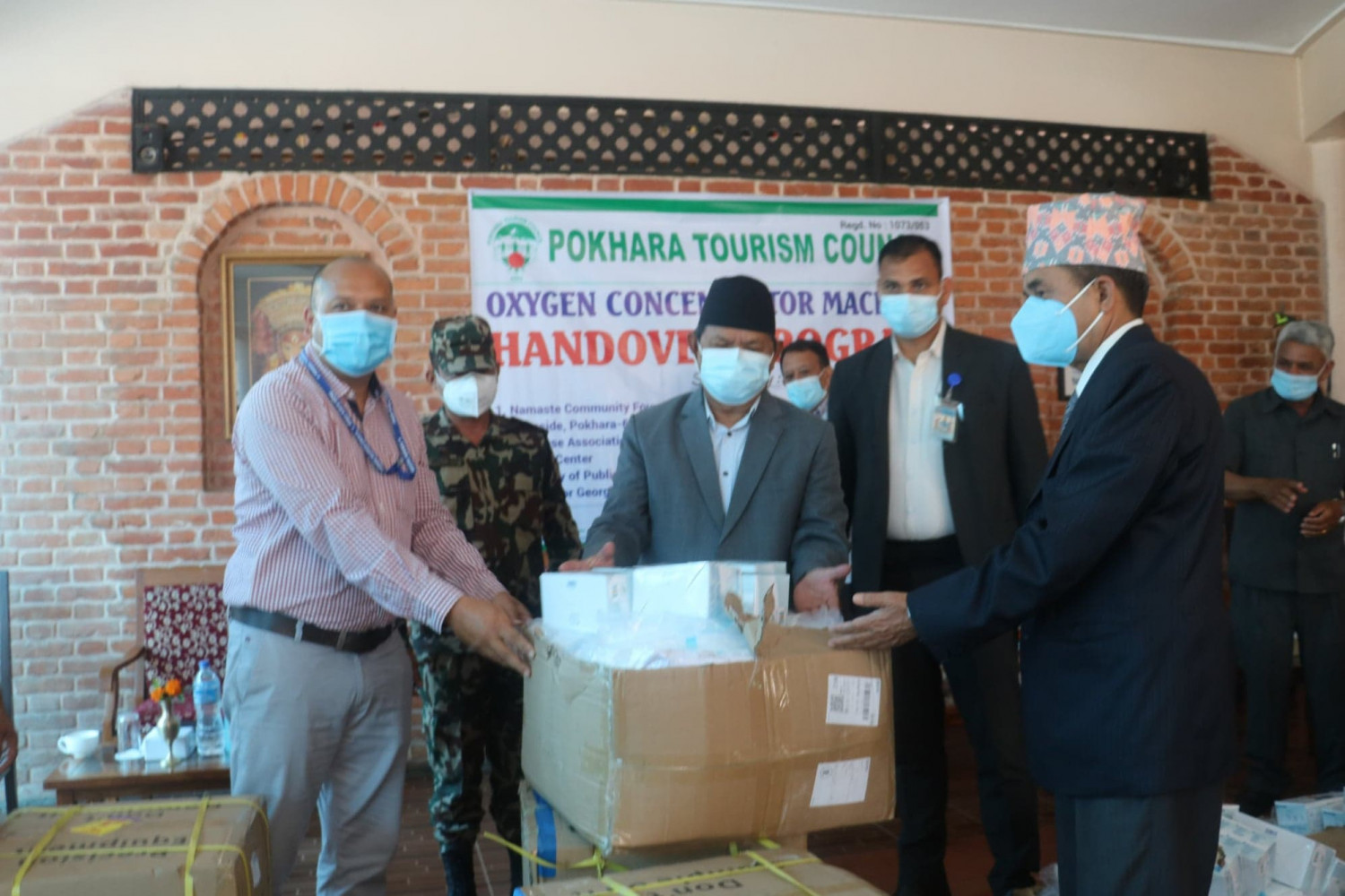 पोखरा पर्यटन परिषदद्वारा स्वास्थ्य उपकरण सामग्री हस्तान्तरण