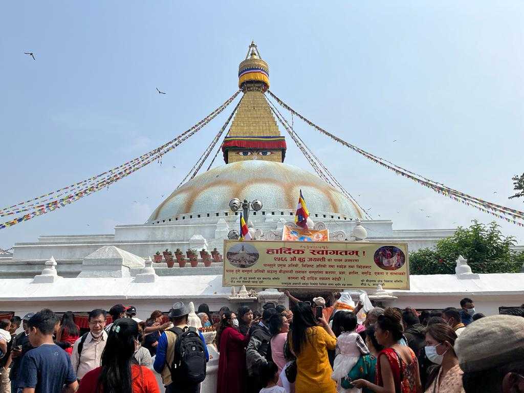 २५६६ औं बुद्ध जयन्तीको अवसरमा बौद्धनाथको दर्शन गर्दै धर्मालम्बीहरु