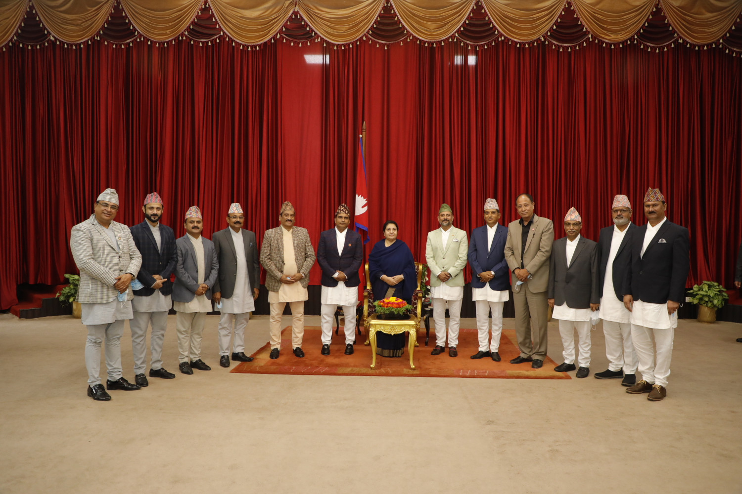 उद्योग संगठन र मोरङ व्यापार संघद्धारा ‘मेरो देश, मेरै उत्पादन’ अभियानको लोगो राष्ट्रपतिलाई हस्तान्तरण