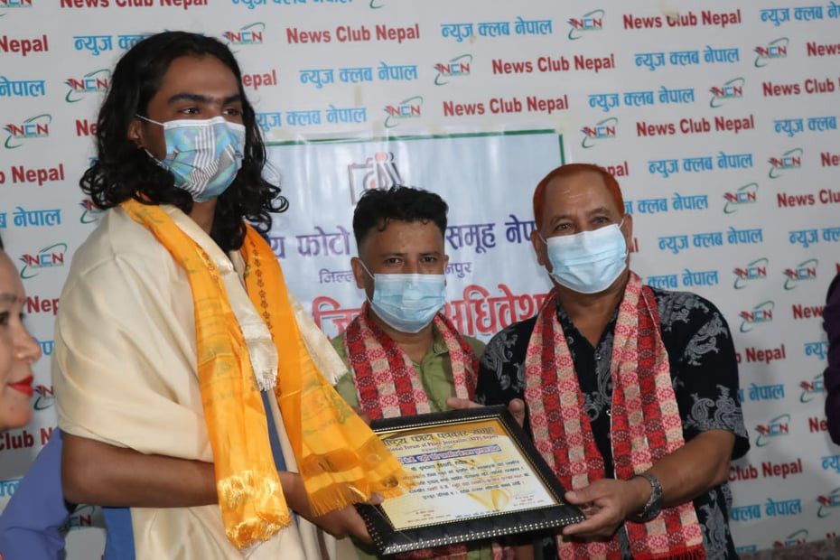 क्यापिटलकर्मी विडारीलाई रामहरि केबी स्मृति फोटोपत्रकारीता पुरस्कार