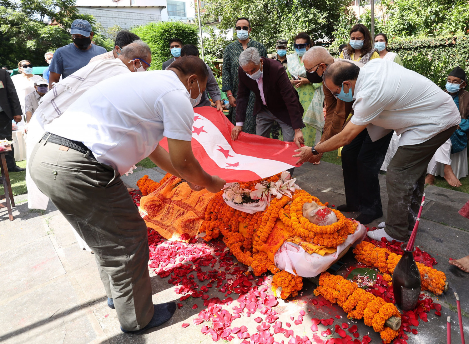 प्रधानमन्त्रीद्वारा व्यवसायी रुक्मशम्शेर राणाप्रति श्रद्धाञ्जलि