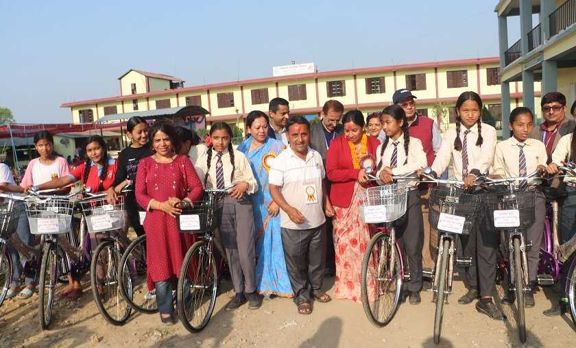 भरतपुर महानगरपालिकाद्वारा ६० छात्रालाई साइकल वितरण