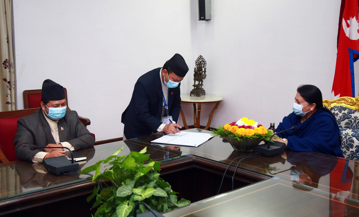 राष्ट्रपतिको पहिलो तथ्याङ्क लिएर १२ औं राष्ट्रिय जनगणना प्रारम्भ