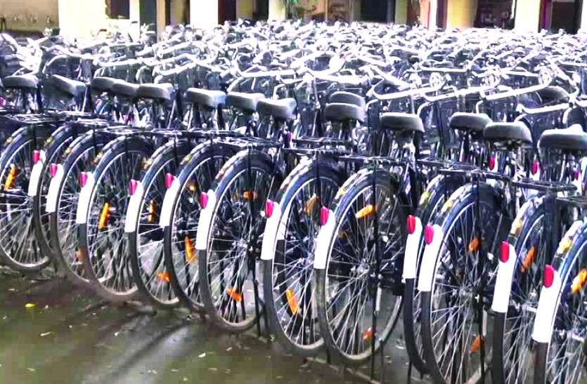 बाँकेको नरैनापुरमा छात्रालाई निःशुल्क साइकल