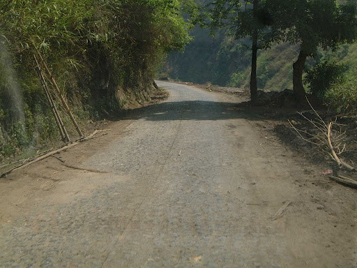 सडकको पहुँच नहुँदा कृषि उत्पादन बजारसम्म निकासी गर्न समस्या