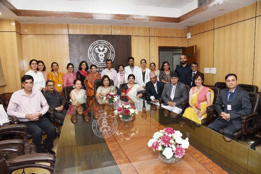 सुरक्षित मातृत्व र बाल स्वास्थ्यमा सहकार्य गर्न एआईआईएमएससँग डा. देउवाको आग्रह