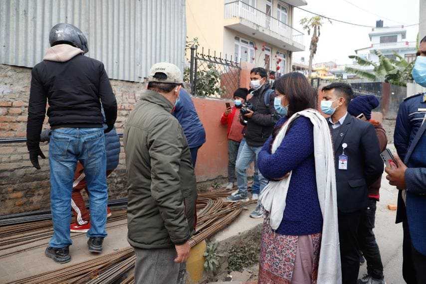 मन्त्री झाँक्रीले गरिन् धोबीखोला करिडोर पुनः अनुगमन, सडक मिचेर राखिएका सामान हटाइयो