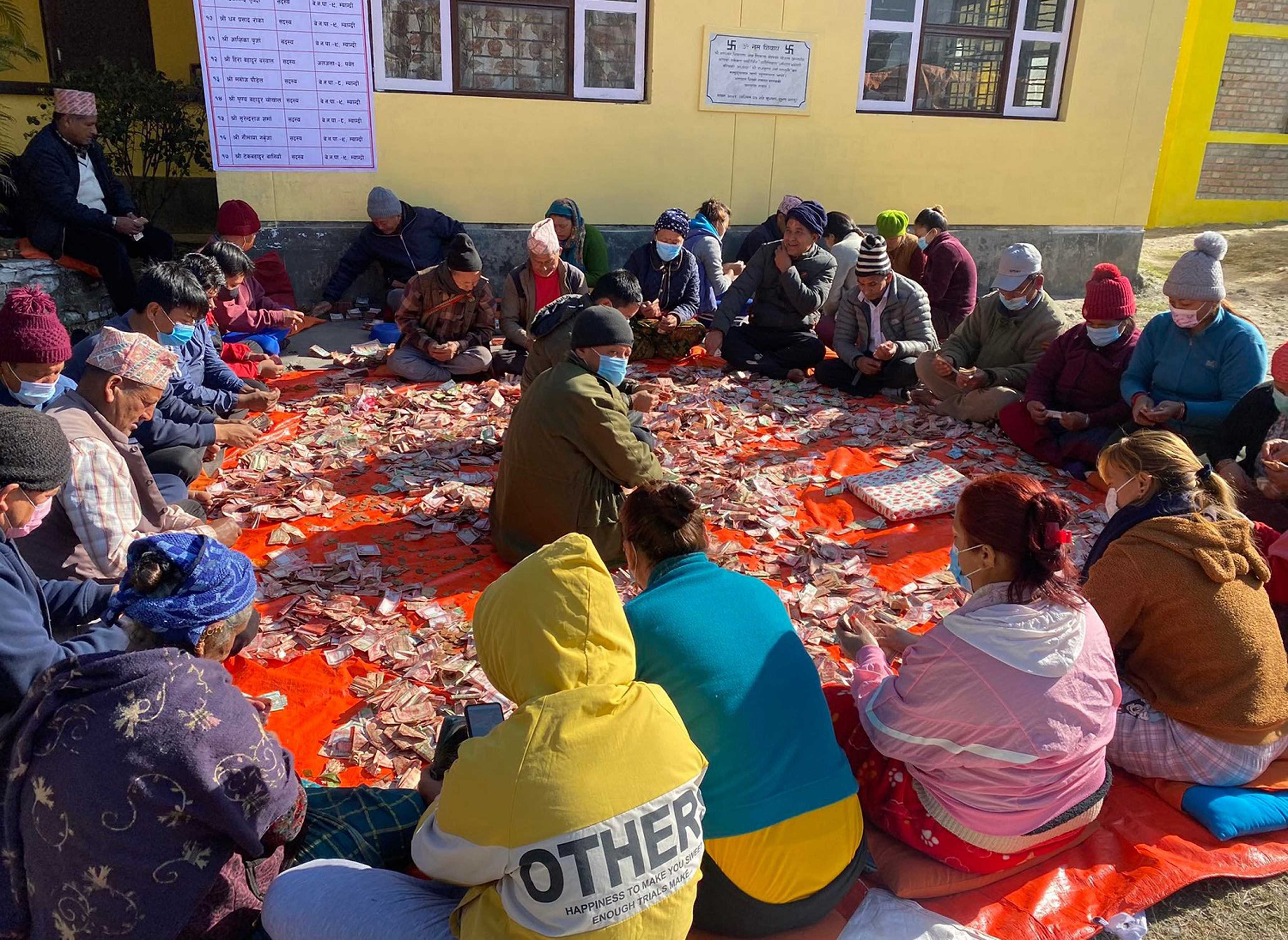 महाशिवरात्रि पर्वमा चढाएको भेटी गनिँदै