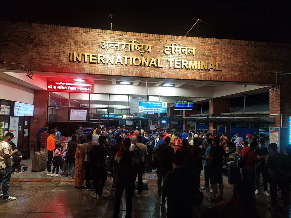 हिमालयन एयरलाइन्सलाई दुबईले ल्याण्डिङ अनुमति दिएन, काठमाडौं विमानस्थलमा यात्रु अलपत्र