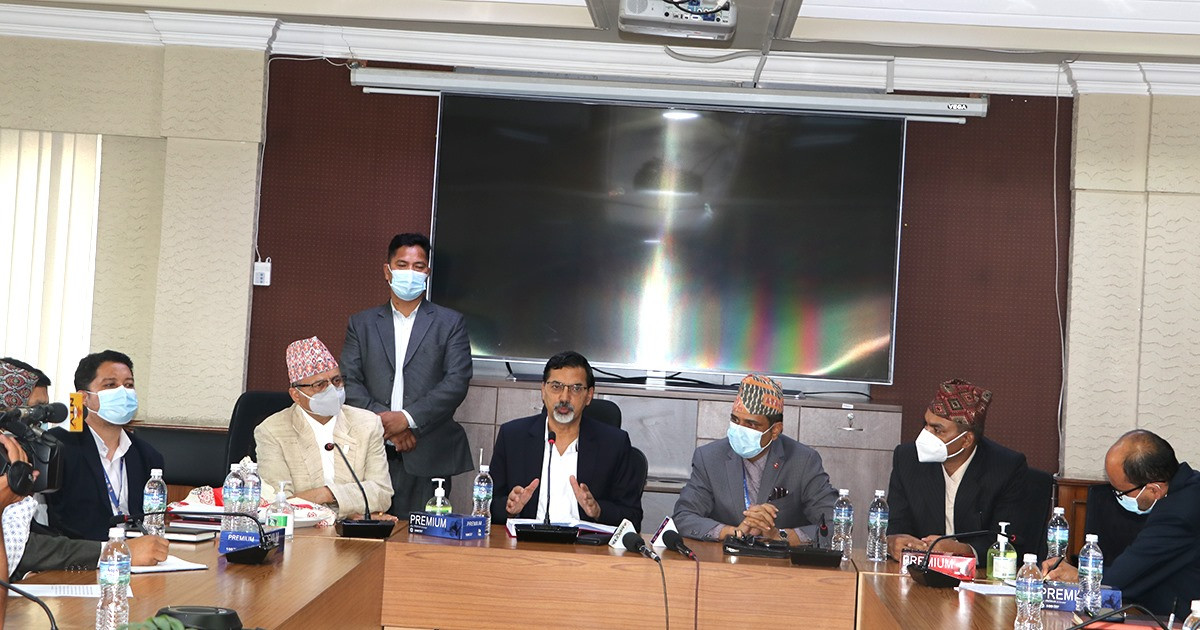 जाँचबुझ समितिले अर्थमन्त्रीलाई बुझायो नेपाल धितोपत्र बोर्डका अध्यक्षलाई लागेको आरोपको प्रतिवेदन
