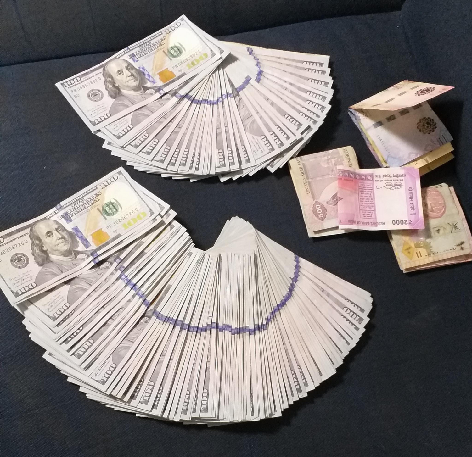 १५ हजार डलरसहित भारतीय नागरिक  पक्राउ  