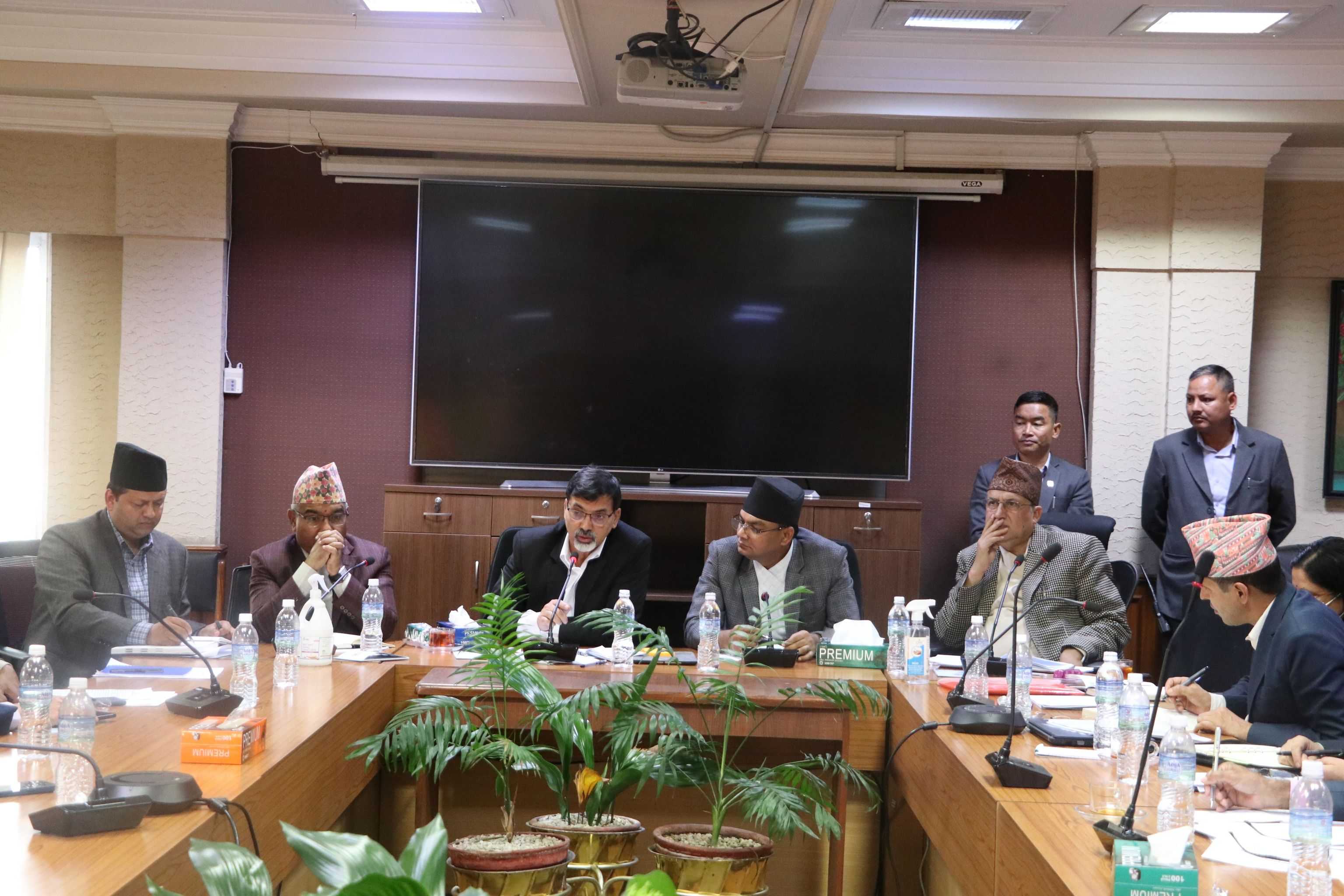 निजी क्षेत्रले उठाएका सवालमा सरकार गम्भीर छ : अर्थमन्त्री शर्मा