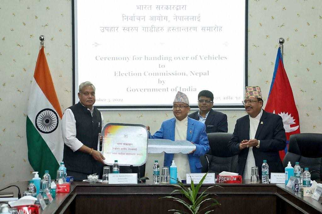 भारतले दियाे निर्वाचन आयाेगलाई ८० वटा सवारीसाधन उपहार   