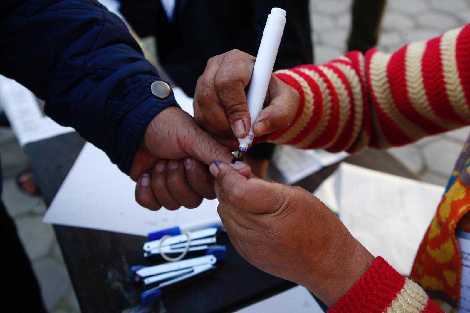 स्थगन भएकामध्ये नवलपरासीपूर्व र सुर्खेतमा मतदान जारी